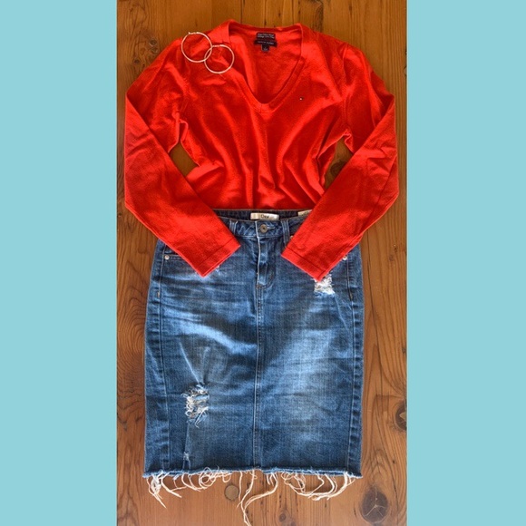 Lightly distressed Dex denim skirt - Picture 2 of 3